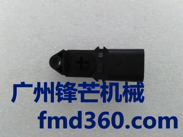 小松PC200-8增压器空气压力传感器进气压力传感器(图1)