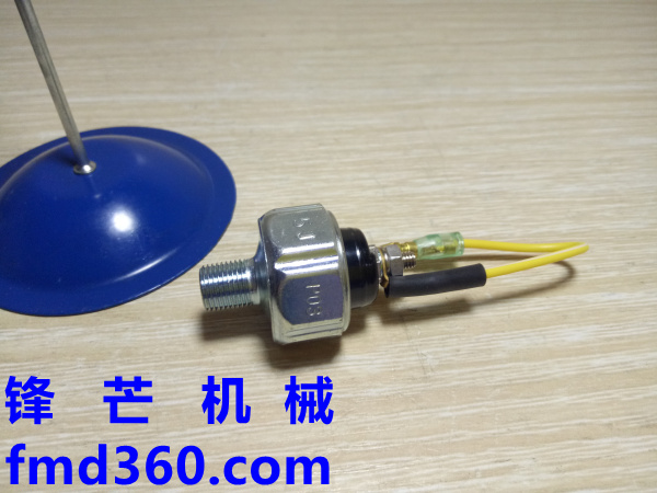 广州锋芒机械日立ZX60挖机4JG1机油压力传感器1-82410033-0、1824(图1)